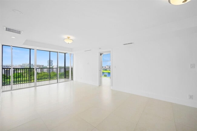 Building Photo - 20301 W Country Club Dr