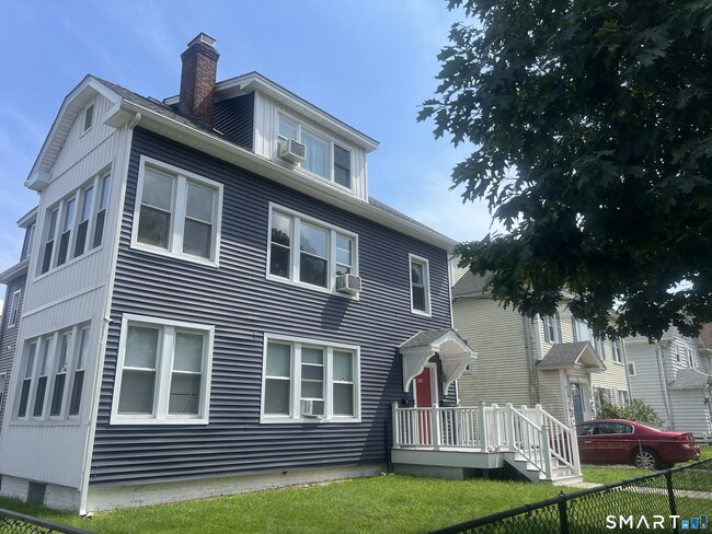 Building Photo - 385 Savin Ave