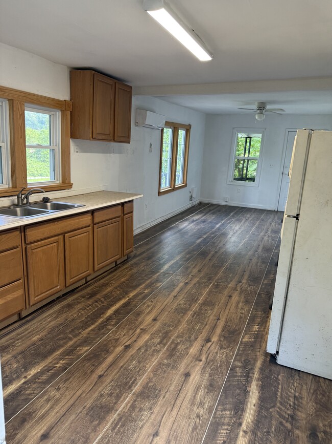 Kitchen/Living Room - 207 Poplar St