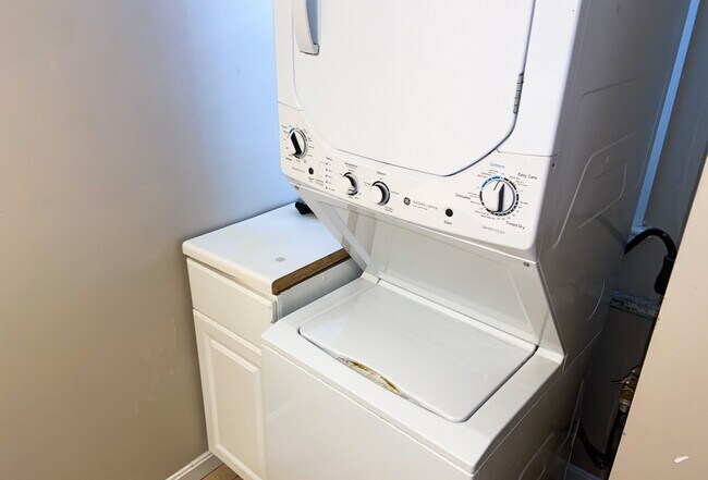 Building Photo - 13 Sachem St