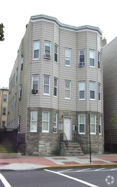 Building Photo - 302 Kearny Ave