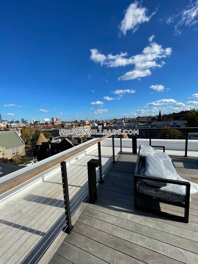 Building Photo - 9 Burney St