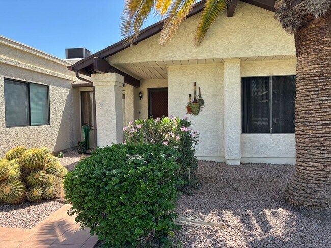 Foto del edificio - Lovely 3 bedroom 2 bath home in the grass in Leisure World a 45+ Active Adult Resort Community. M...