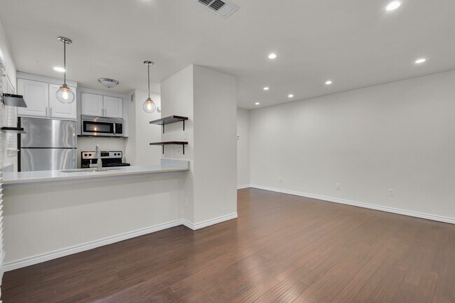 Photo - 1503 N Garrett Ave Apartment