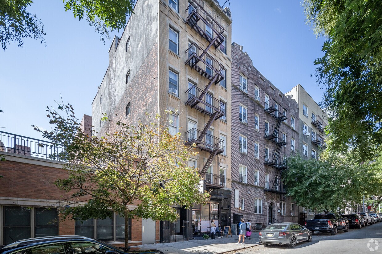 Primary Photo - 502 W 167th St