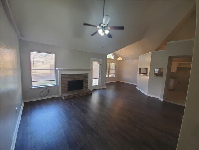 Building Photo - 8405 Auburn Dr