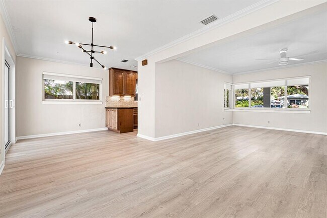 Building Photo - 1900 NE 19th St