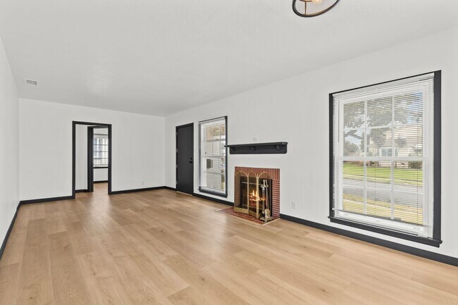 Building Photo - 9829 S 7th Ave