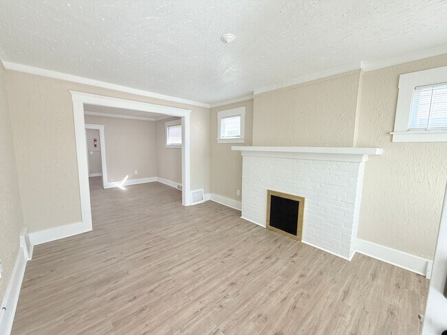 Foto del edificio - This beautifully updated 3-bedroom, 1-bath...