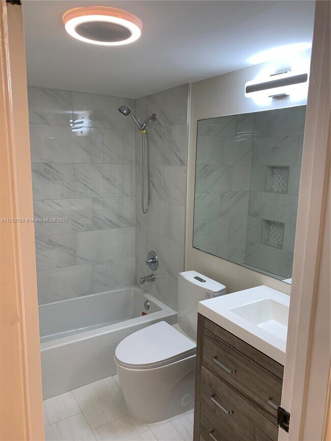 227 Oakridge N Unit 227, Deerfield Beach, FL 33442 Condo for Rent in