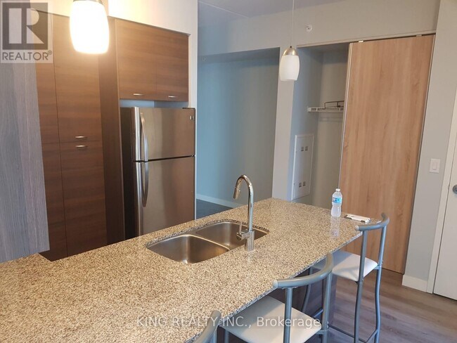 Photo du bâtiment - 318-1318 Spruce St