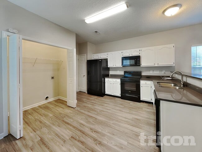 Foto del edificio - 3803 Riverside Ct