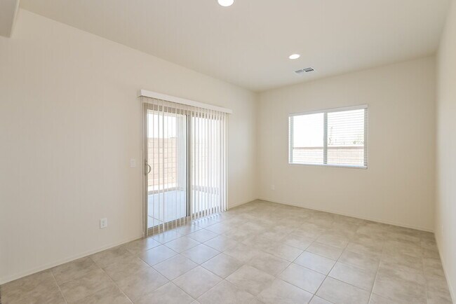 Building Photo - 824 Calle Falerno