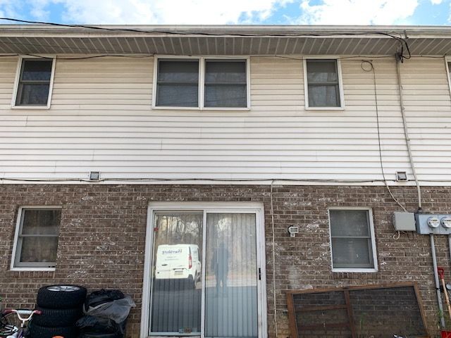 Building Photo - 711 Pear St