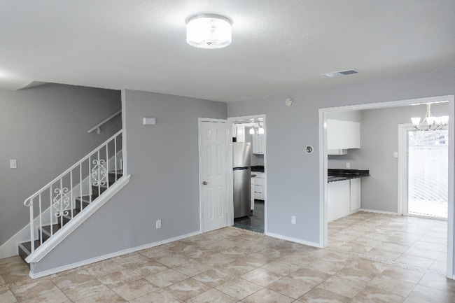 Photo - 1002 Pleasant Valley Ln Townhome