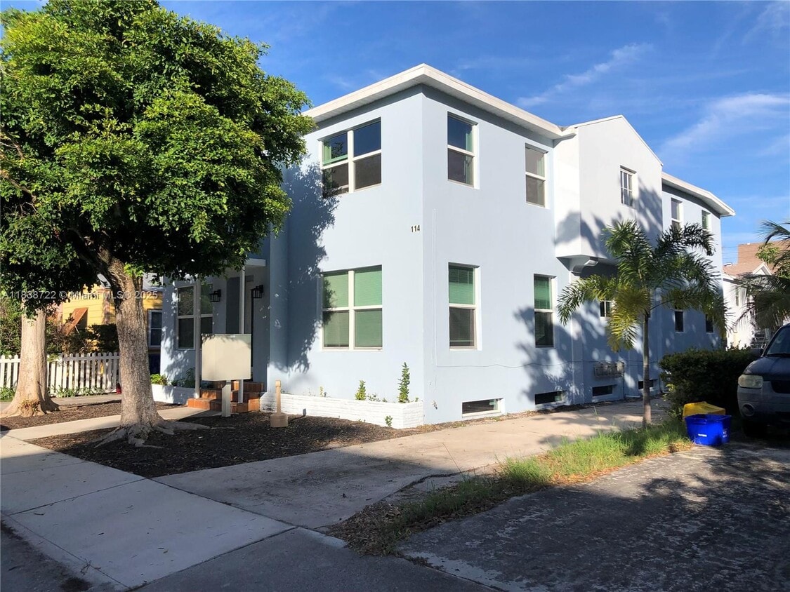 Primary Photo - 114 S M St