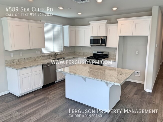 Building Photo - Pet Friendly Solar Home in West Roseville