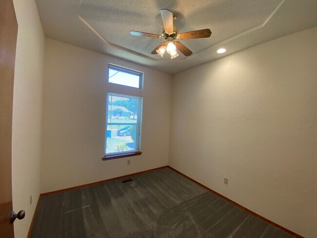 Foto del edificio - Edmond Schools - Newly Renovated 3 bedroom 2 bath