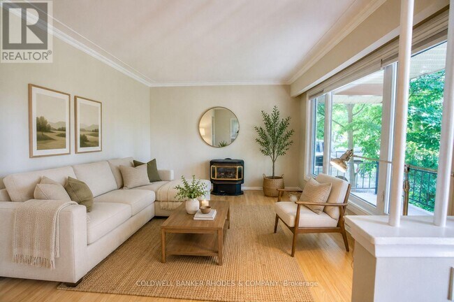 Photo du bâtiment - 781 Dickens Ave