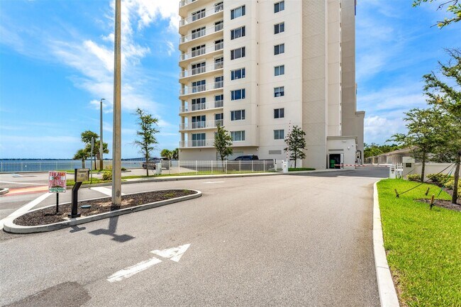 Foto del edificio - 1435 S Harbor City Blvd