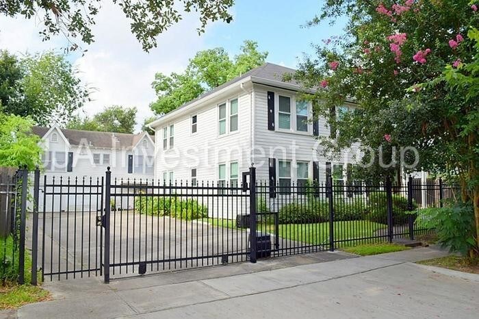 Primary Photo - Nice Apartment in the heart of Montrose