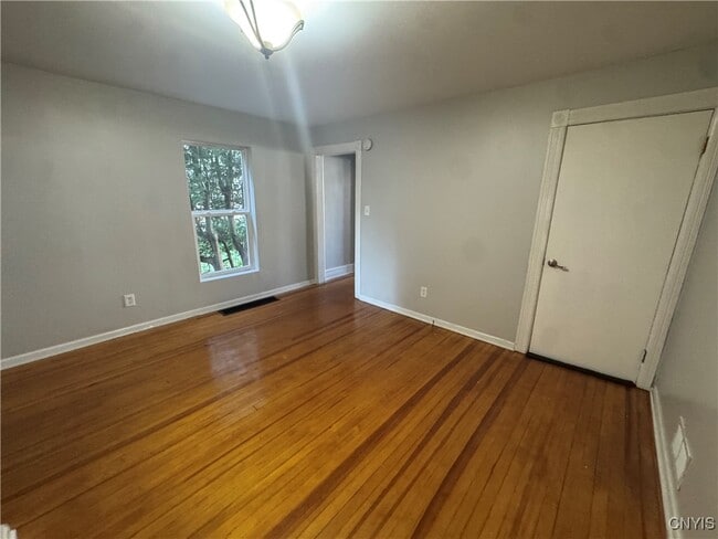 Building Photo - 27 Greenman Ave