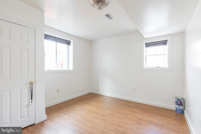 Foto del edificio - 507 W Girard Ave