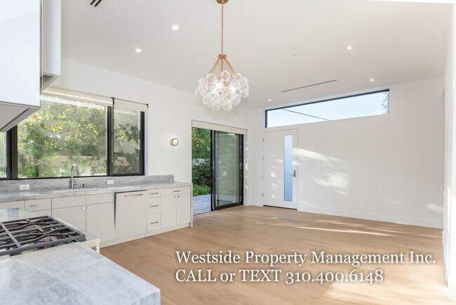 Foto del edificio - Stunning New Townhome In Santa Monica
