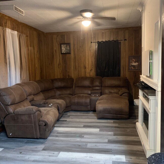 Foto del edificio - 301 Luverne St.