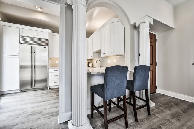 Kitchen - 2042 N Clark St
