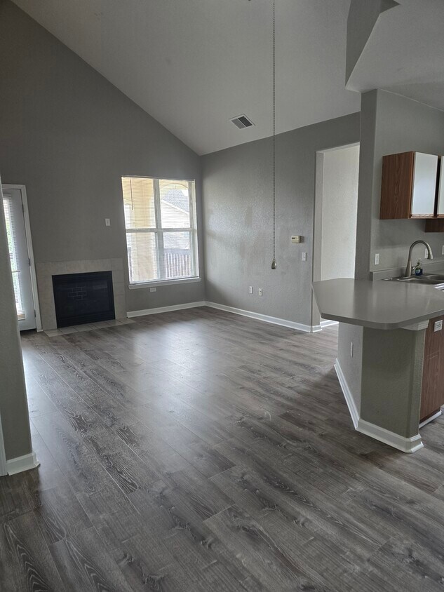 Foto principal - 18939 E Warren Cir