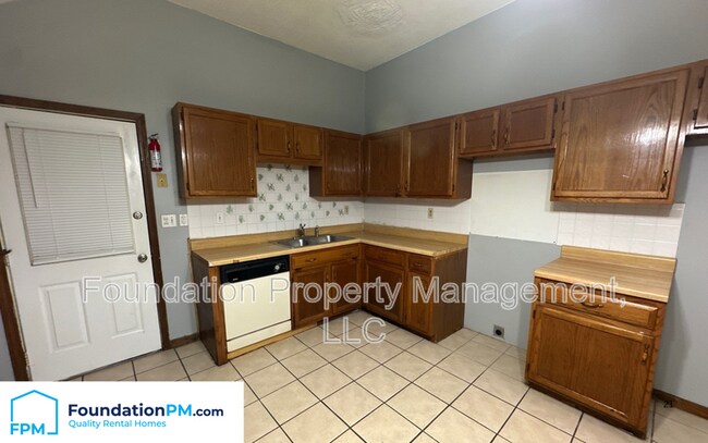 Building Photo - 5340 Plover Dr