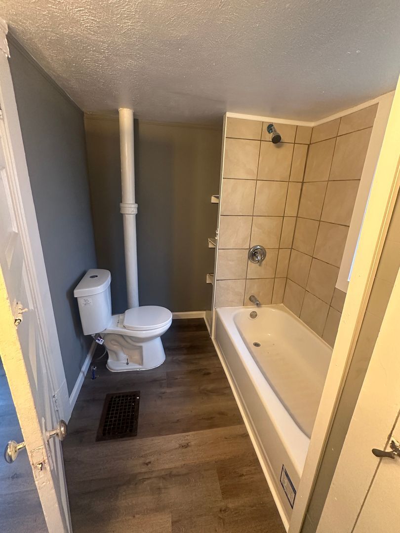 11401 Methyl Ave Cleveland, OH 44120 – photo 4