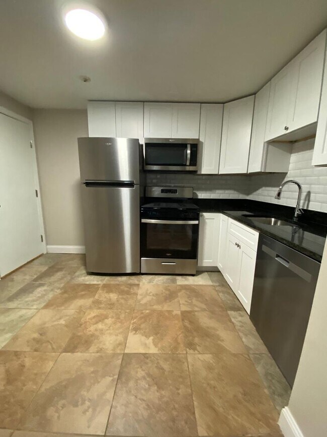 Building Photo - Fully Renovated 2 Bed with Heat, Hot Water and gas for cooking included.