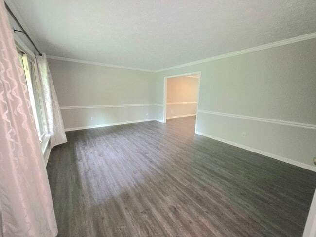 Building Photo - 415 Rosewood Ln