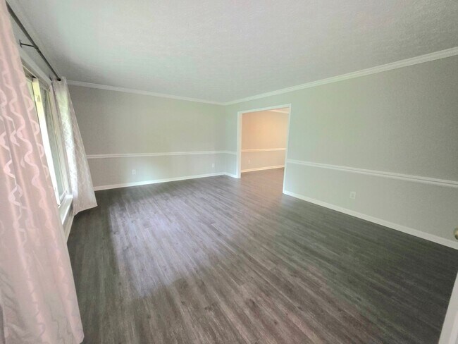 Foto del edificio - 415 Rosewood Ln