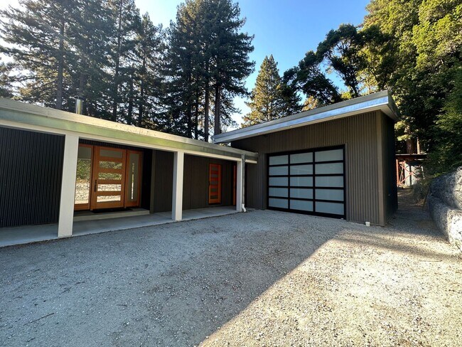 Foto del edificio - Beautiful Custom Build in Aptos