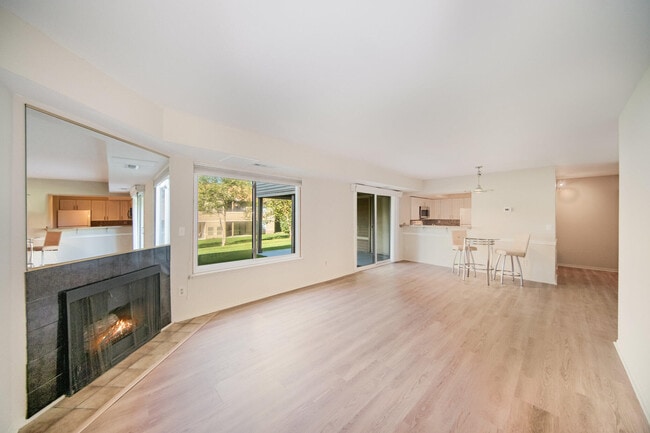 Building Photo - 275 Briarcrest Dr