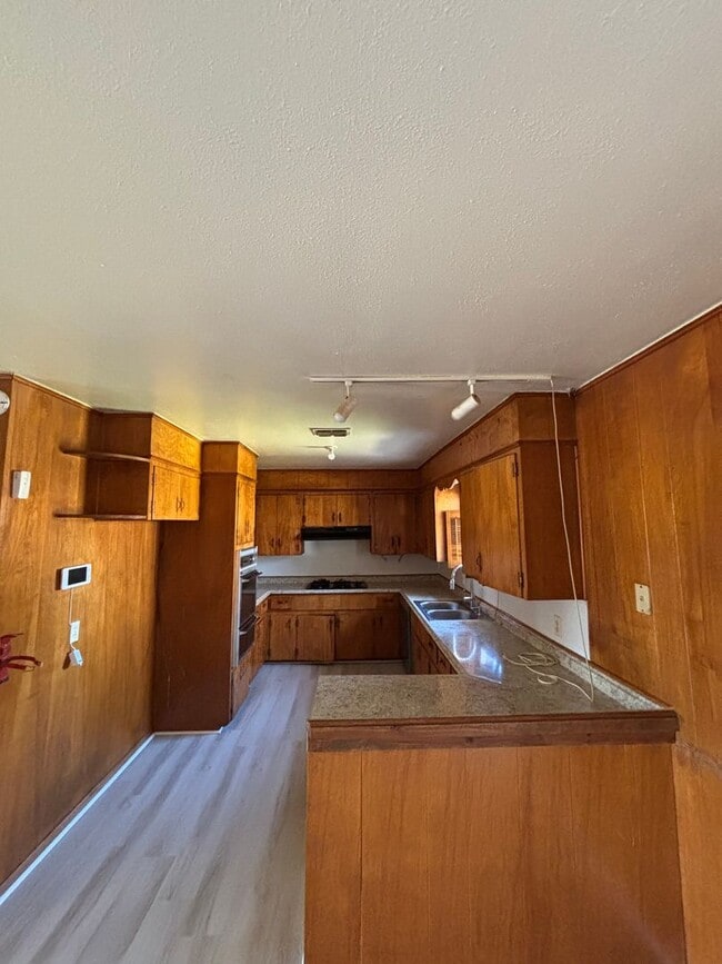 Building Photo - Gorgeous 3 Bedroom Home