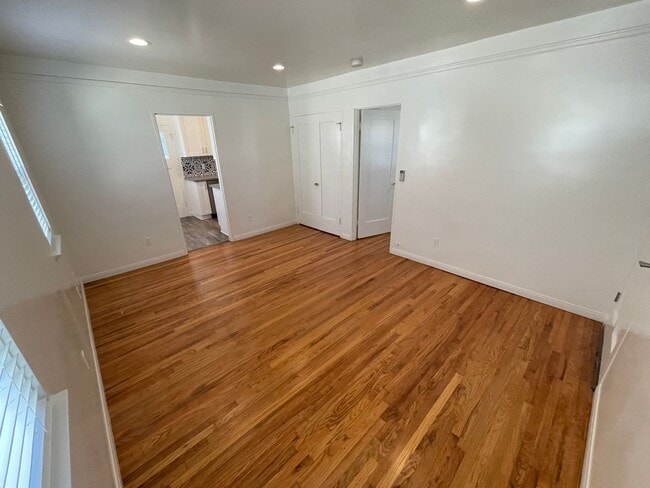 Building Photo - Completely Remodeled Spanish Style Midtown Apartment! Air Conditioning!