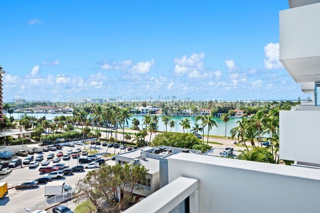 Foto del edificio - 5313 Collins Ave