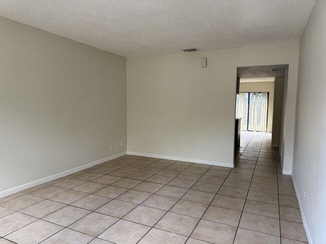 Foto del edificio - 1131 Goldenrod Rd