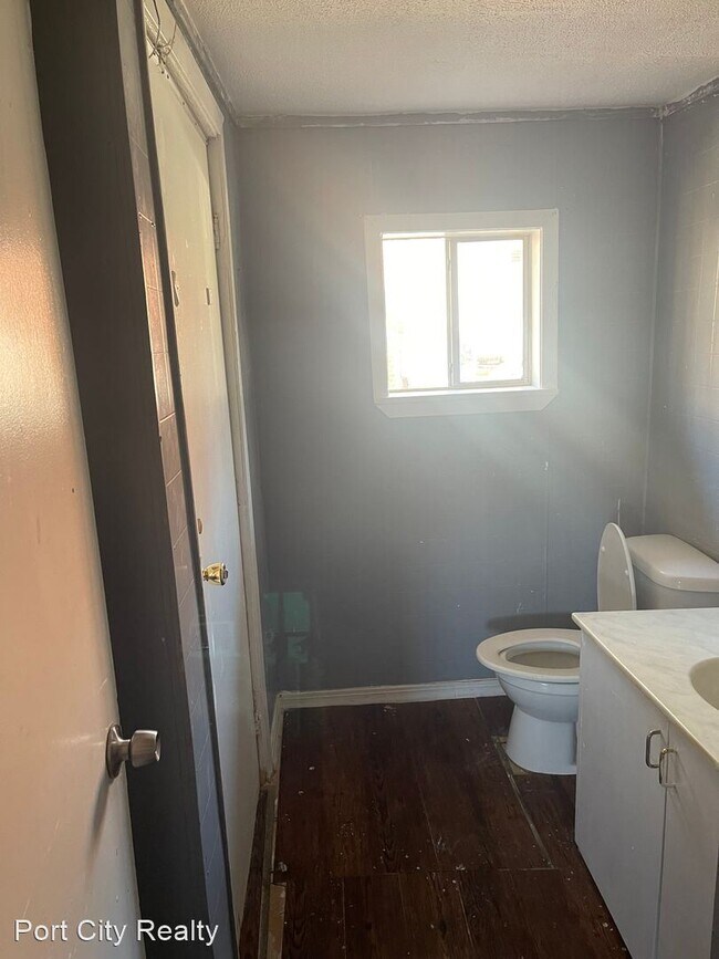 Building Photo - 3 br, 2 bath House - 2624 Merwin Street