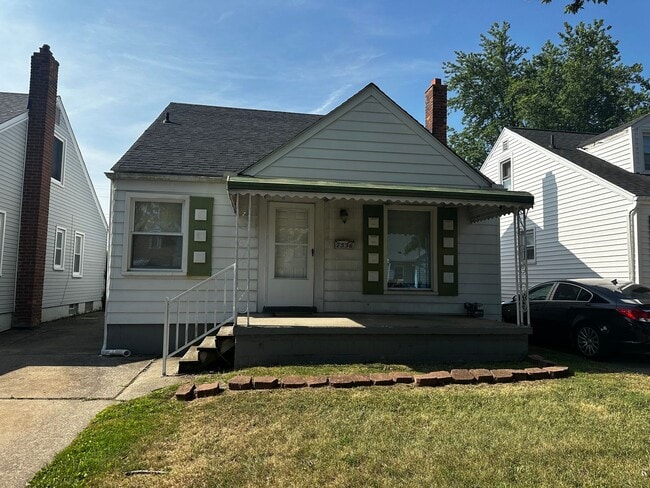 Building Photo - 3 Bedroom home in Centerline