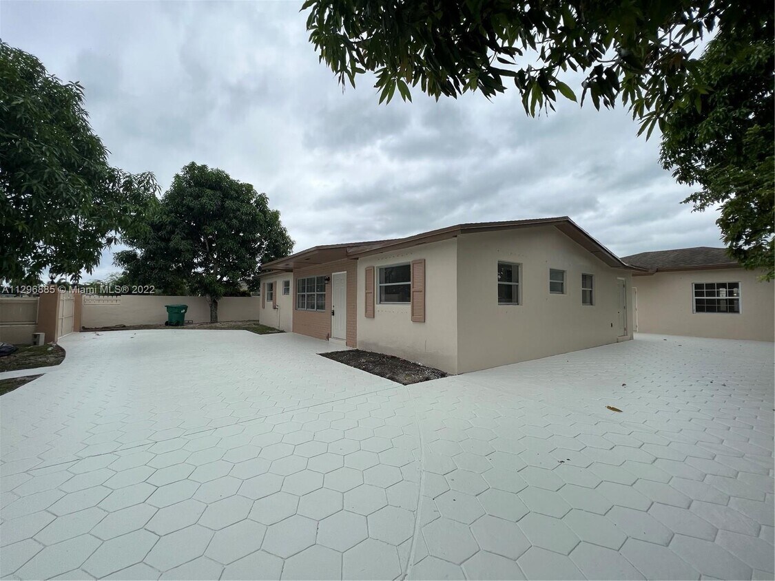 28622 SW 147th Ct, Homestead, FL 33033 House for Rent in Homestead