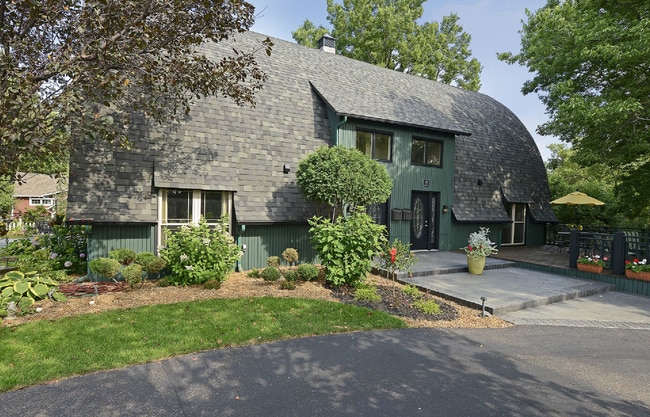 Building Photo - 1425 Ottawa Ave S