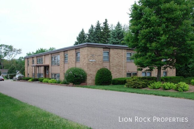 Foto del edificio - Your Modern Retreat in Bloomington for $12...