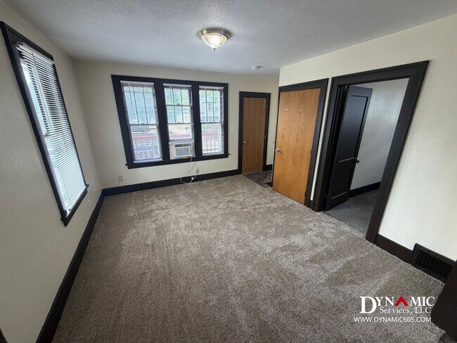 Building Photo - Upper Level 2 Bedroom, 1 Bathroom Duplex - Tenant Pays ALL Utilities