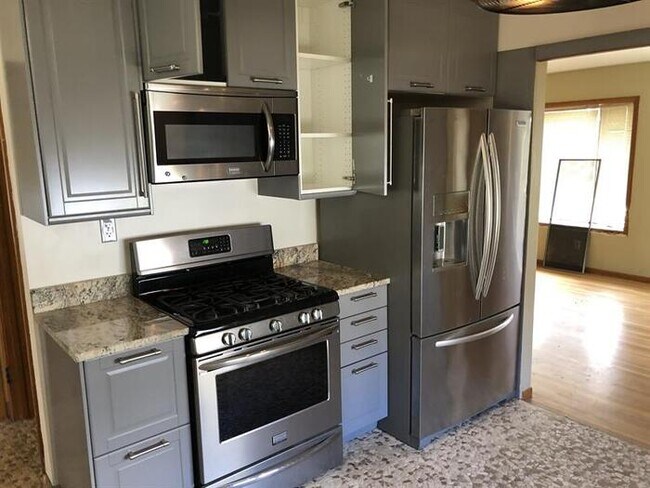Foto del edificio - 401 Grafton Avenue North, Oakdale, MN, 55128