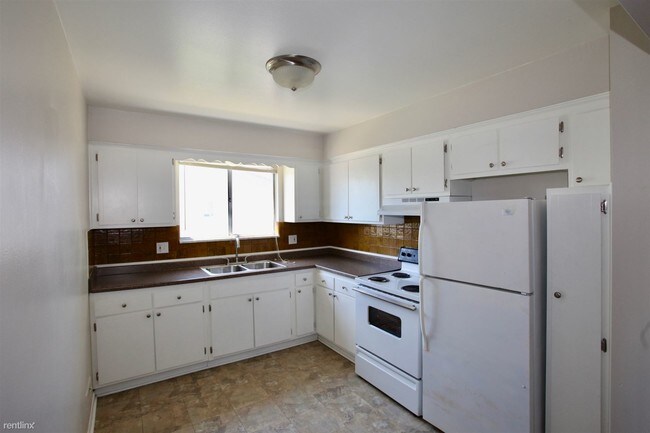 Building Photo - 1 br, 1 bath  - 29174 Lund Ave